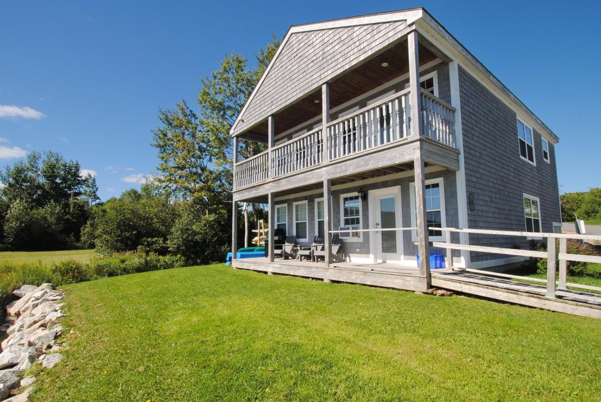 Keltic Quay Cottages & Bayfront Lodge Whycocomagh Exterior photo