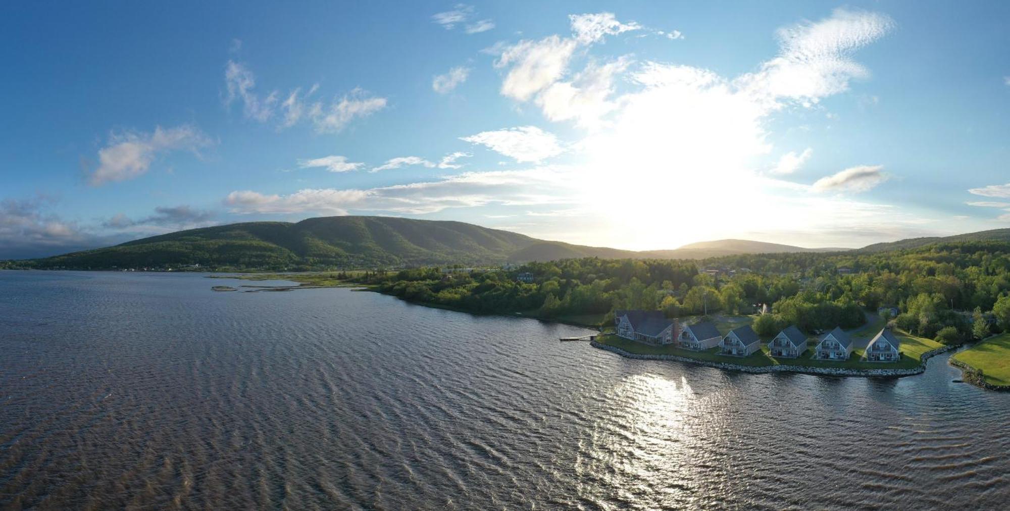 Keltic Quay Cottages & Bayfront Lodge Whycocomagh Exterior photo
