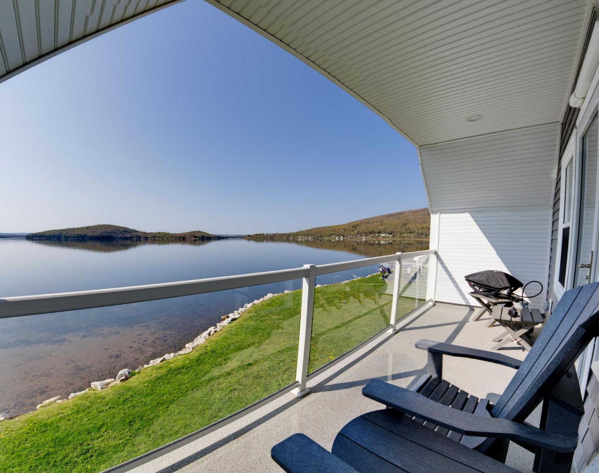 Keltic Quay Cottages & Bayfront Lodge Whycocomagh Exterior photo
