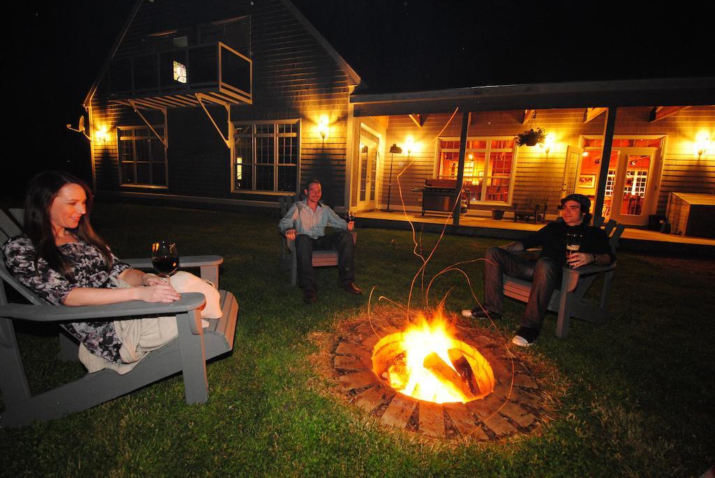 Keltic Quay Cottages & Bayfront Lodge Whycocomagh Room photo