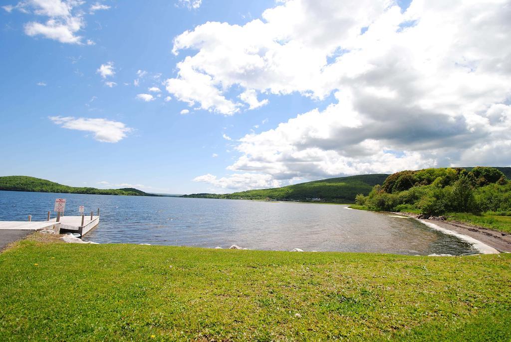 Keltic Quay Cottages & Bayfront Lodge Whycocomagh Room photo